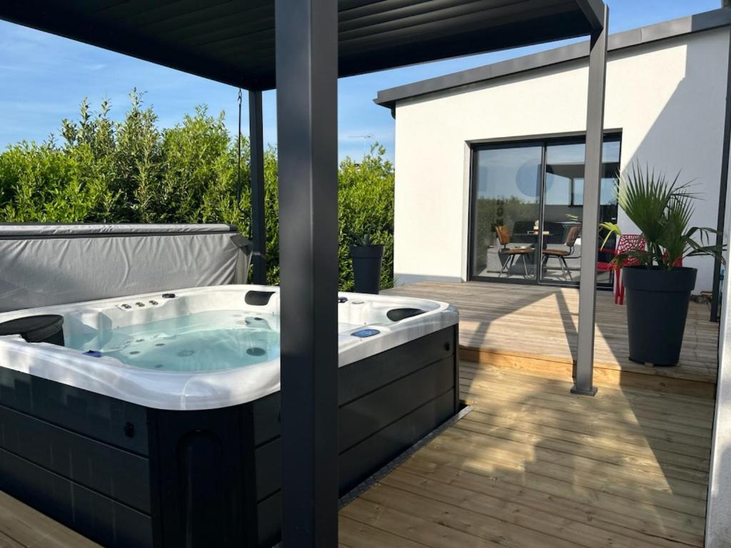Studio & Spa La Discrete Saint-Evarzec Luaran gambar