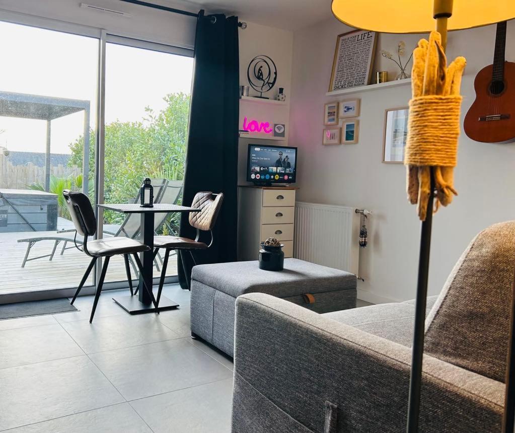 Studio & Spa La Discrete Saint-Evarzec Luaran gambar
